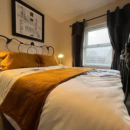 Centre 2 Bedroom Renovated Flat, 8 Escrick Street * York