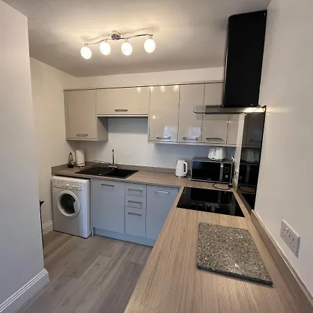 Centre 2 Bedroom Renovated Flat, 8 Escrick Street *