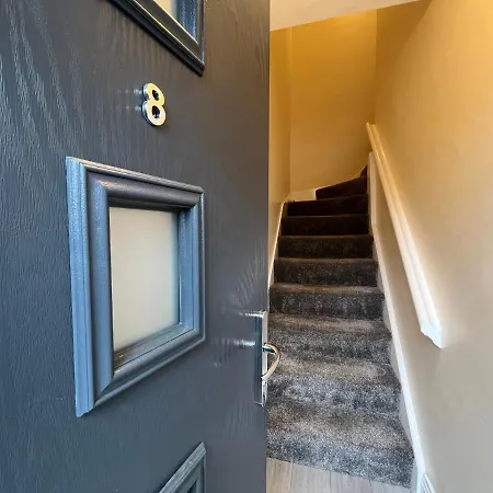 Centre 2 Bedroom Renovated Flat, 8 Escrick Street