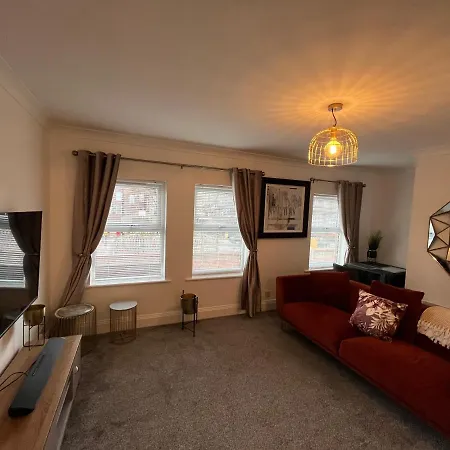 Centre 2 Bedroom Renovated Flat, 8 Escrick Street York